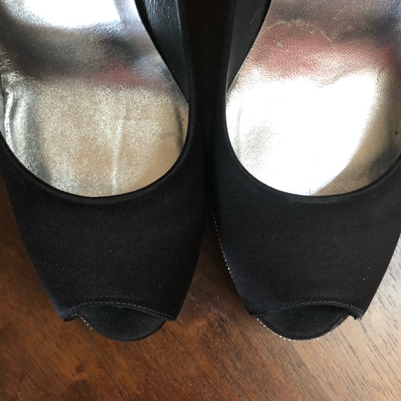 Stuart Weitzman Satin & Crystal Embossed Peep Toe - Picture 4 of 8